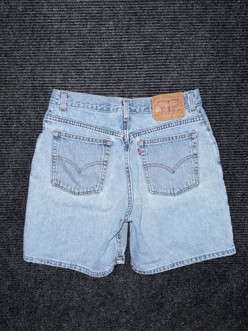 Vintage Levi’s Relaxed Mid Thigh Denim Shorts 11 / 29 Distressed Jorts USA Made